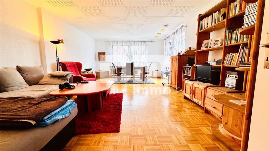 Gepflegtes 1 bis 2 Familienhaus in gefragter Lage mit riesigem Gartengrundstück - WE1 EG Wohn / Esszimmer